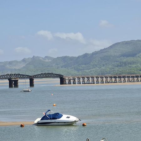 The Penthouse Ny Loft Apartment Barmouth Bagian luar foto